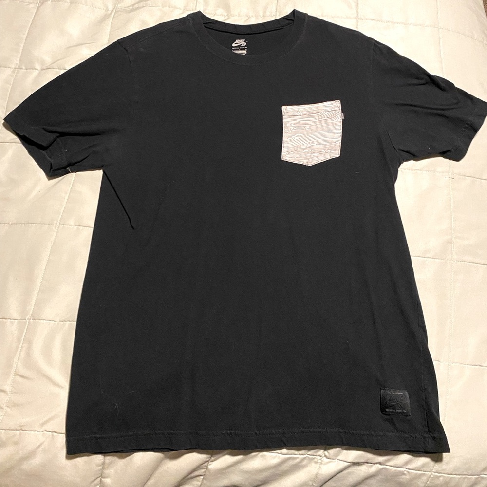 Nike SB pocket t. Mens large.